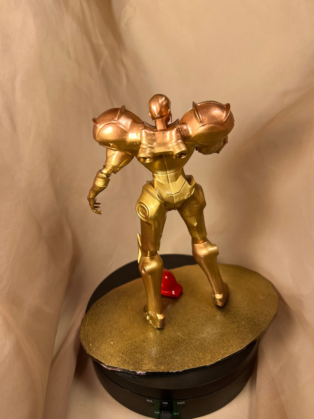 Samus Aran with Removable Helmet / Metroid Hero  Figure