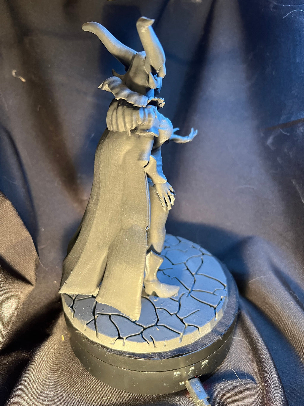 Dragon Queen Miniature / Fantasy Dragonkin Woman Figure