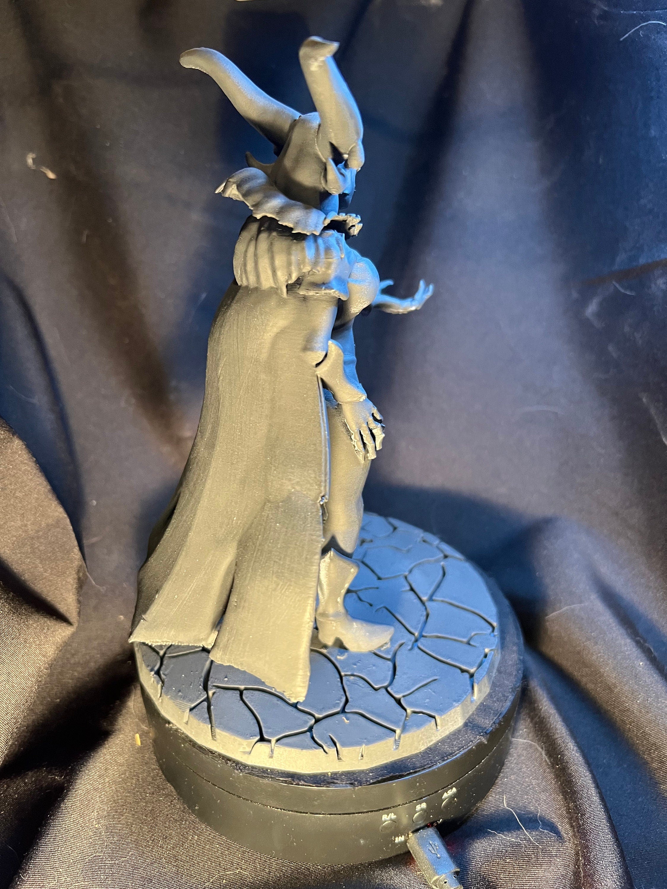 Dragon Queen Miniature / Fantasy Dragonkin Woman Figure