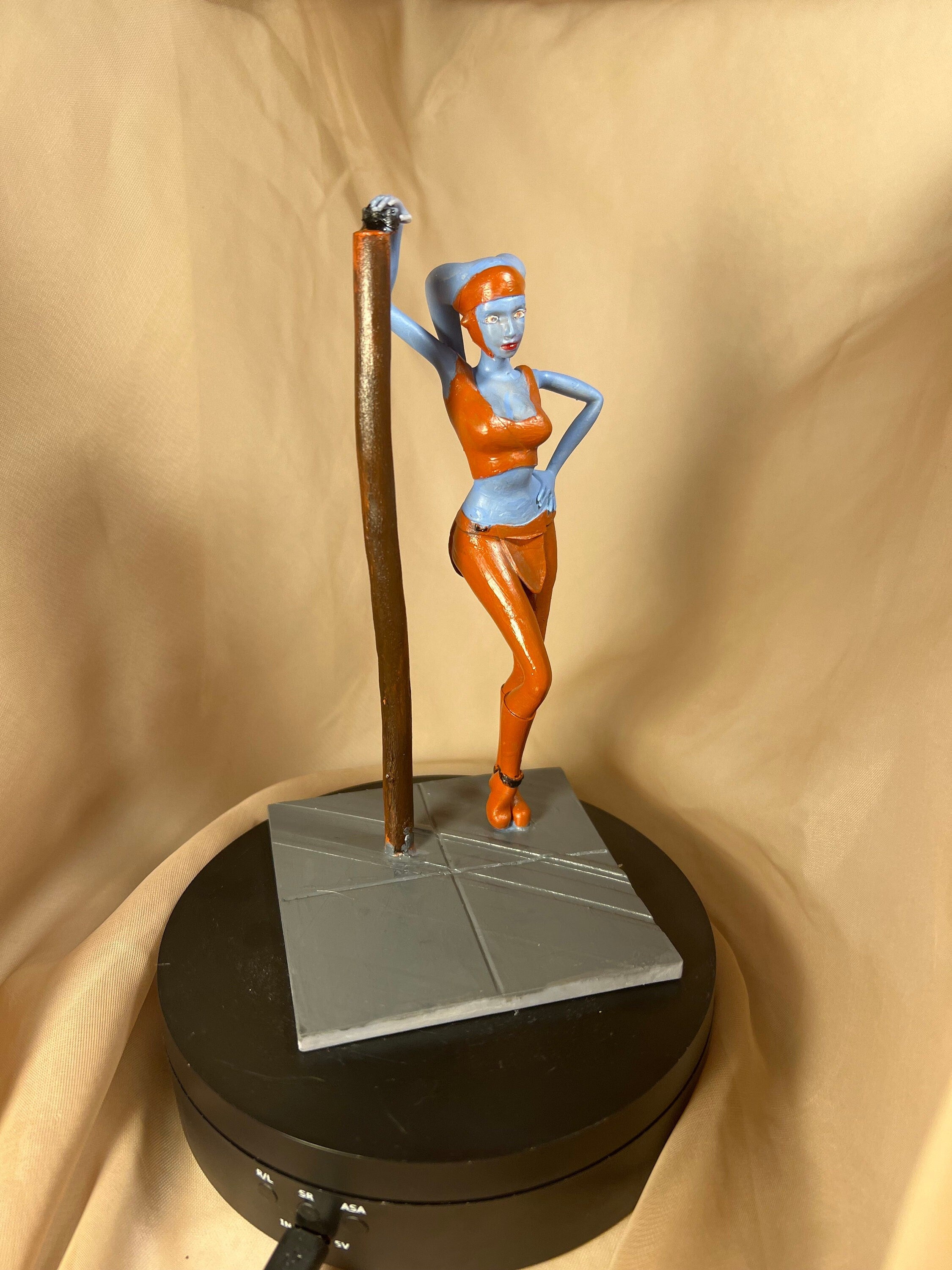 Sexy Alien Woman / Head tailed Figure