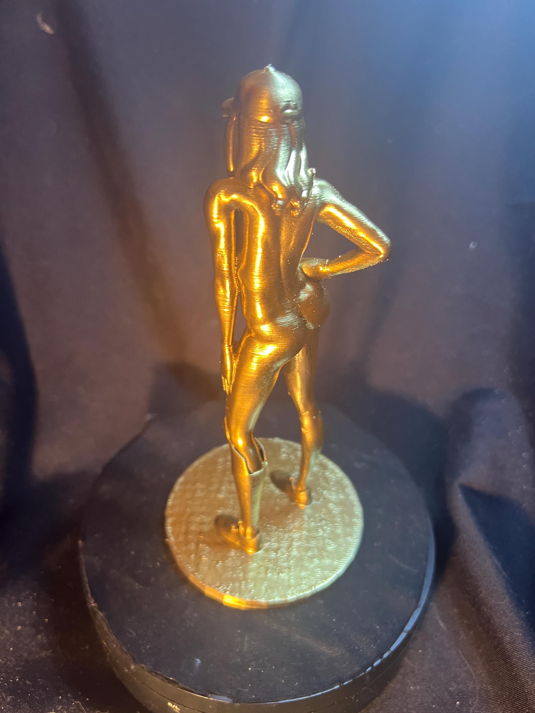 Sexy Nude Woman / Naked Ball-Player Figure