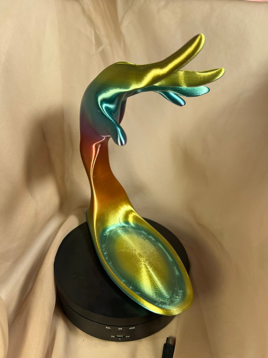 Hand shaped jewelry tree