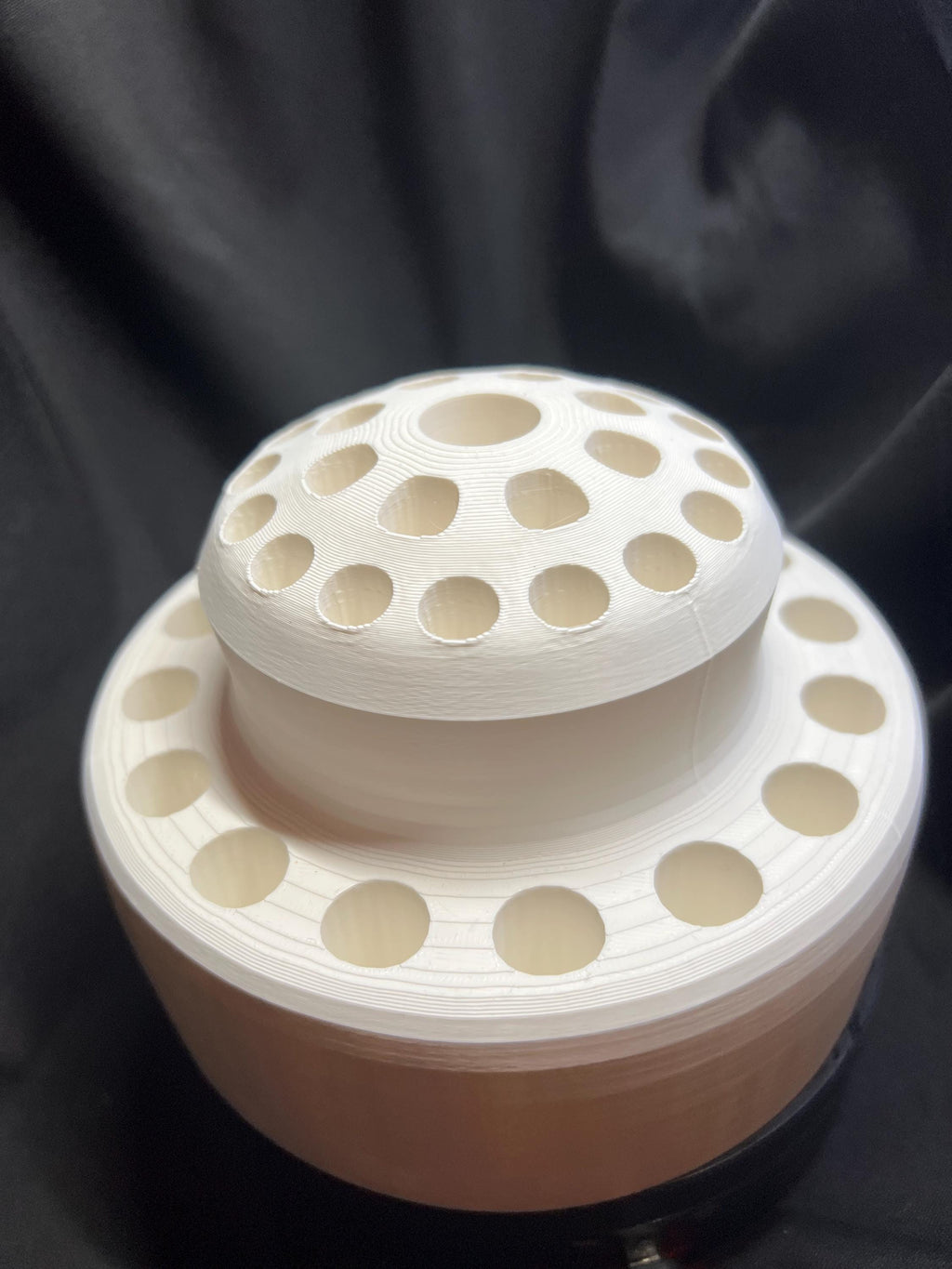Round Pencil Holder – 5.7" Diameter