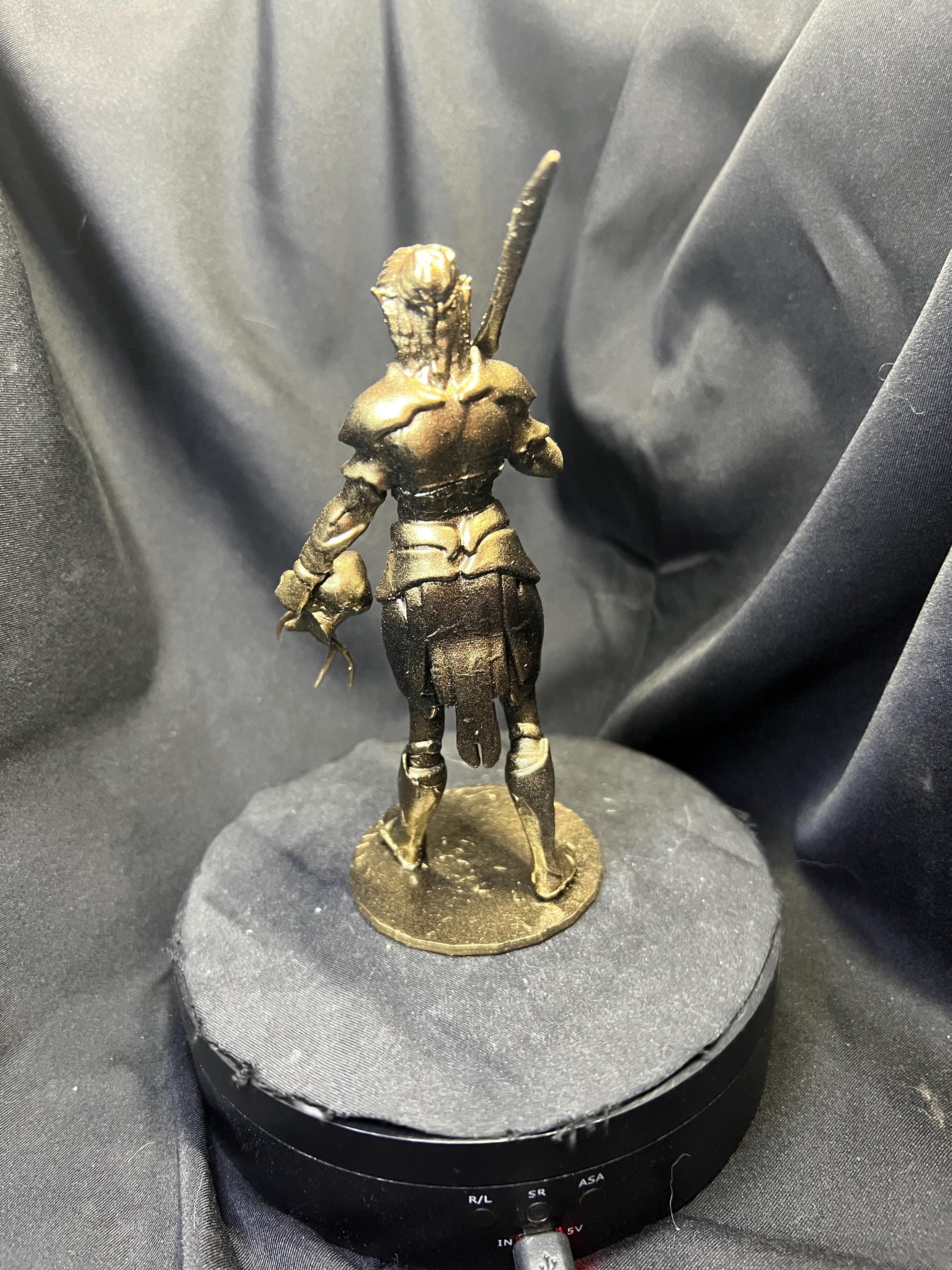 Lae'zel Holding a Mindflayer Head Figure