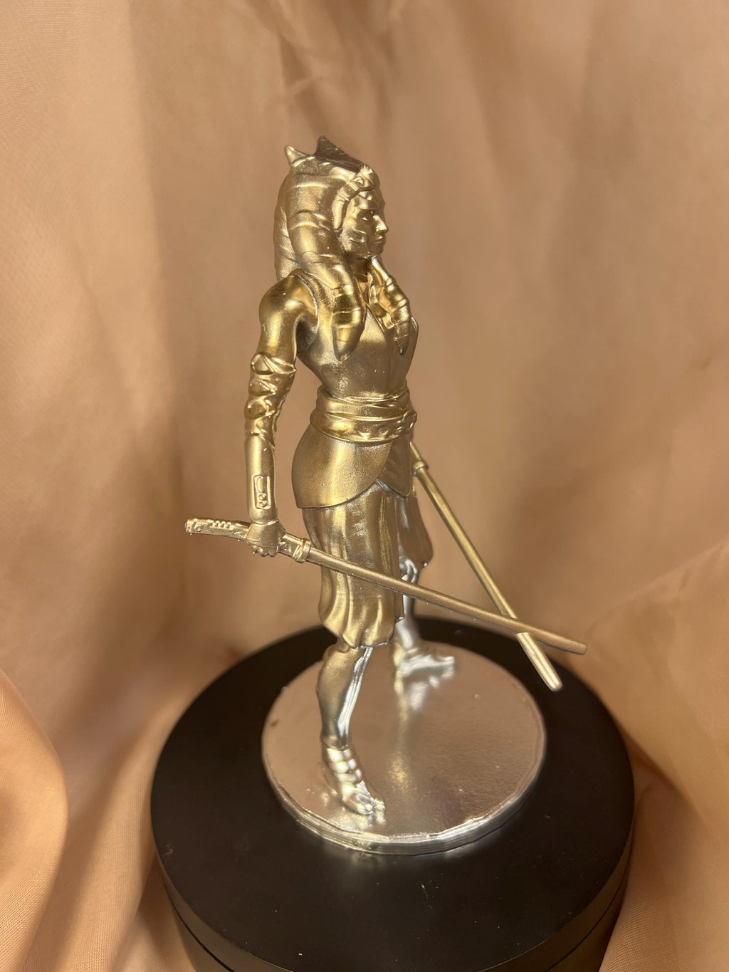 Space Warrior Woman / Fighting Adult Ahsoka Figure