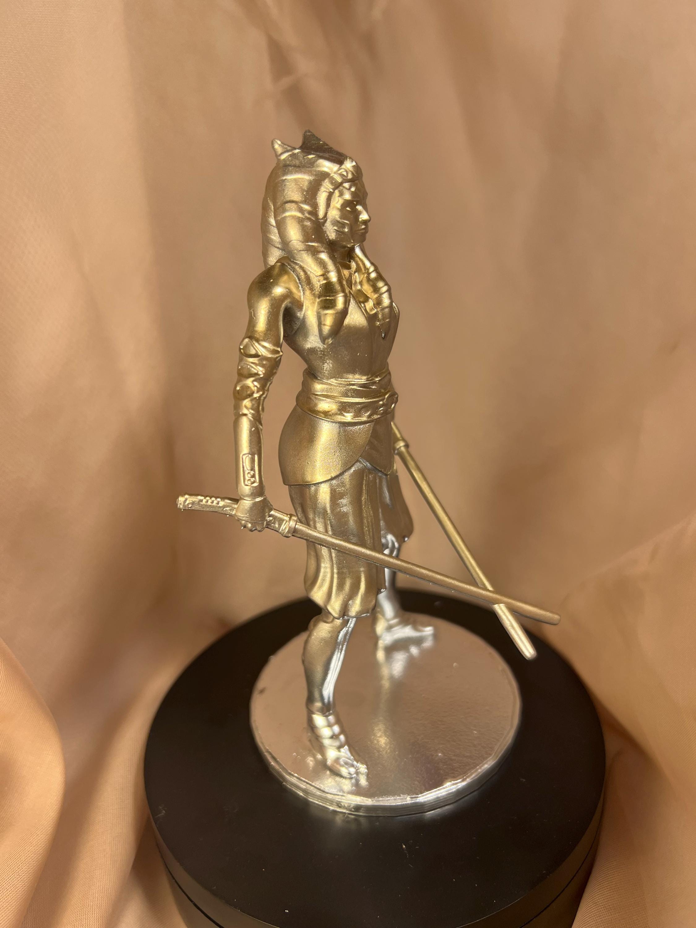 Space Warrior Woman / Fighting Adult Ahsoka Figure