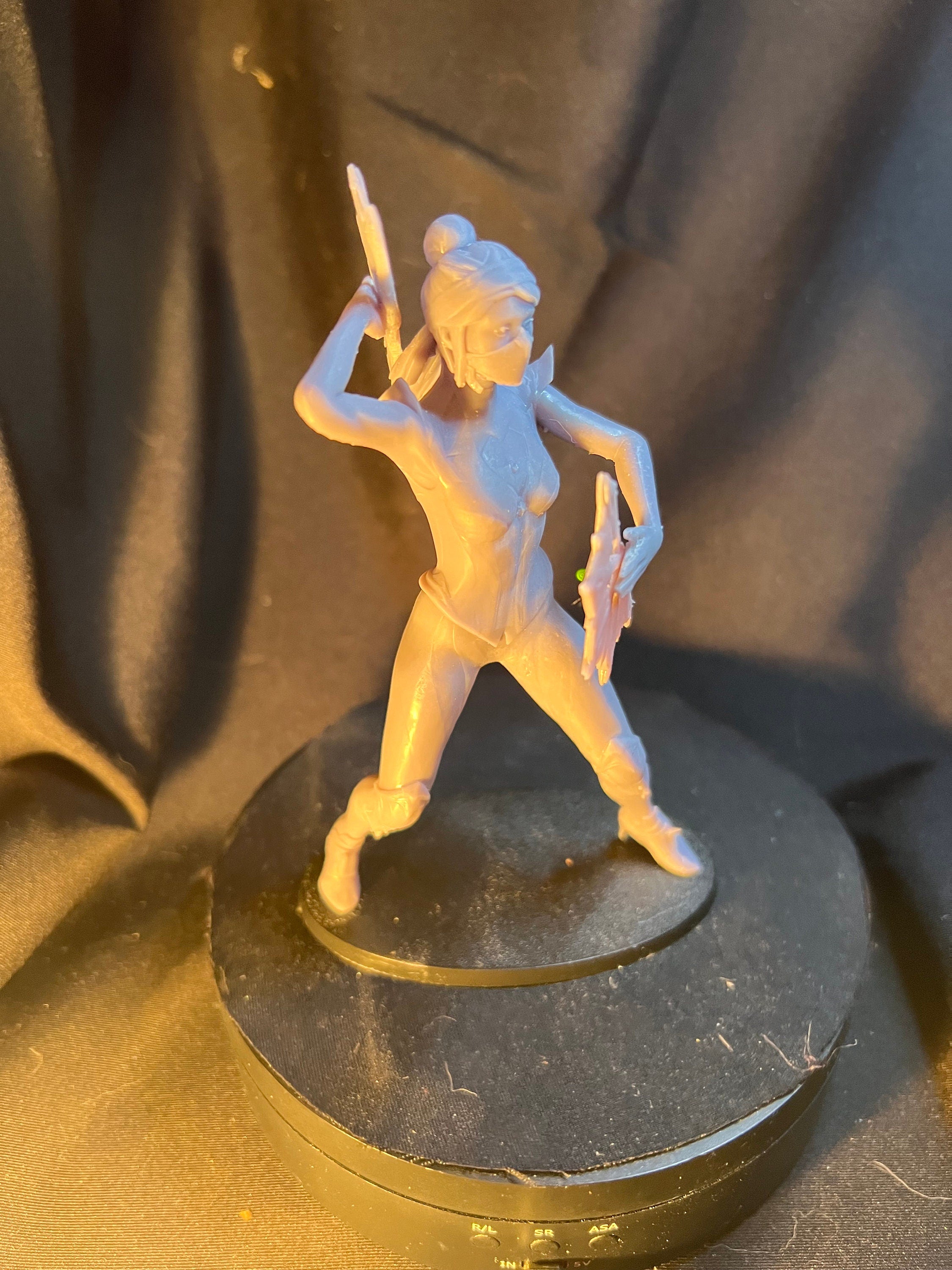 Ninja Woman Figurine / Fan Wielding Warrior Figure