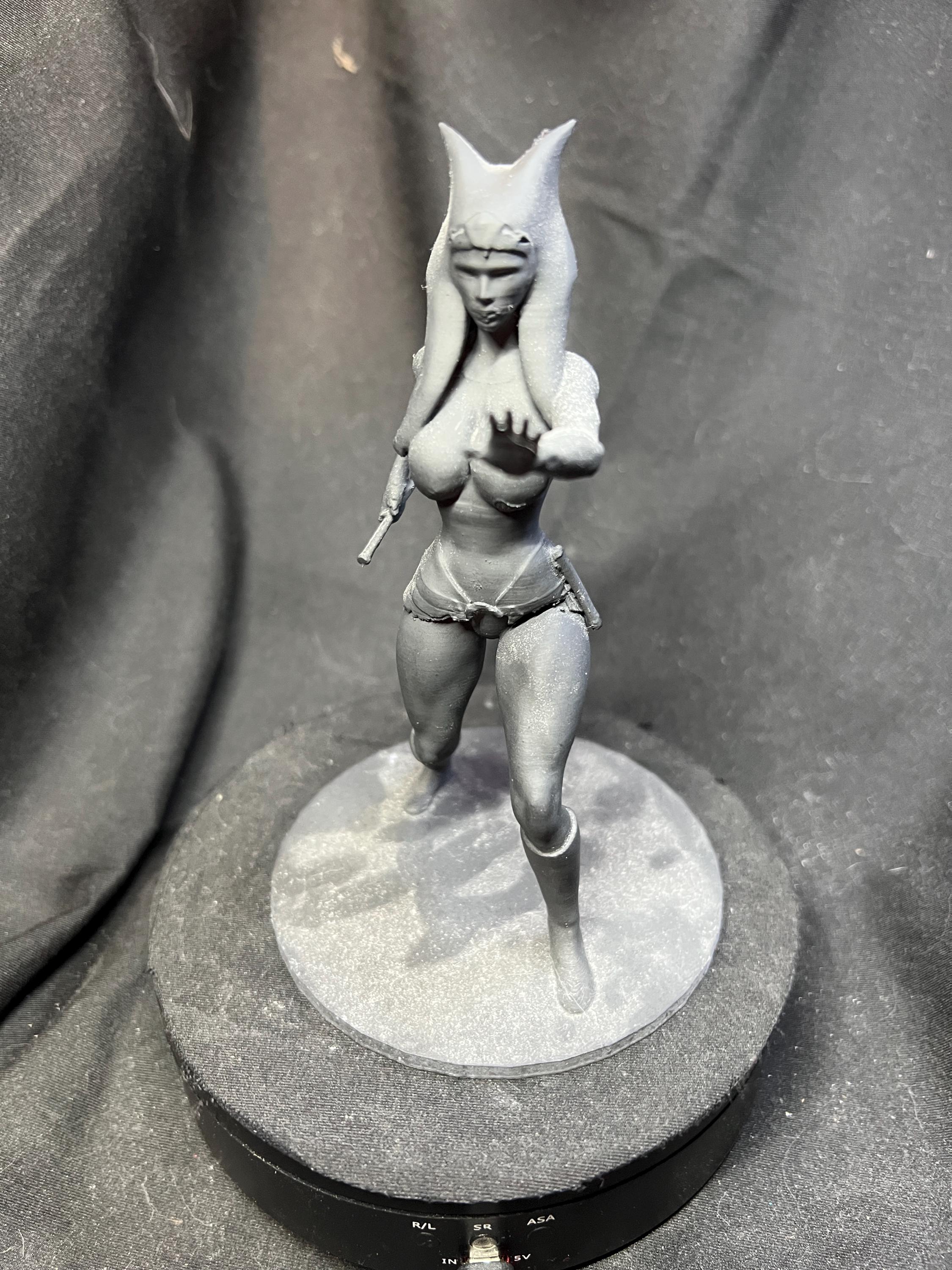 Togruta Warrior Woman with Dual Blades – Fantasy Sci-Fi Collectible Figure