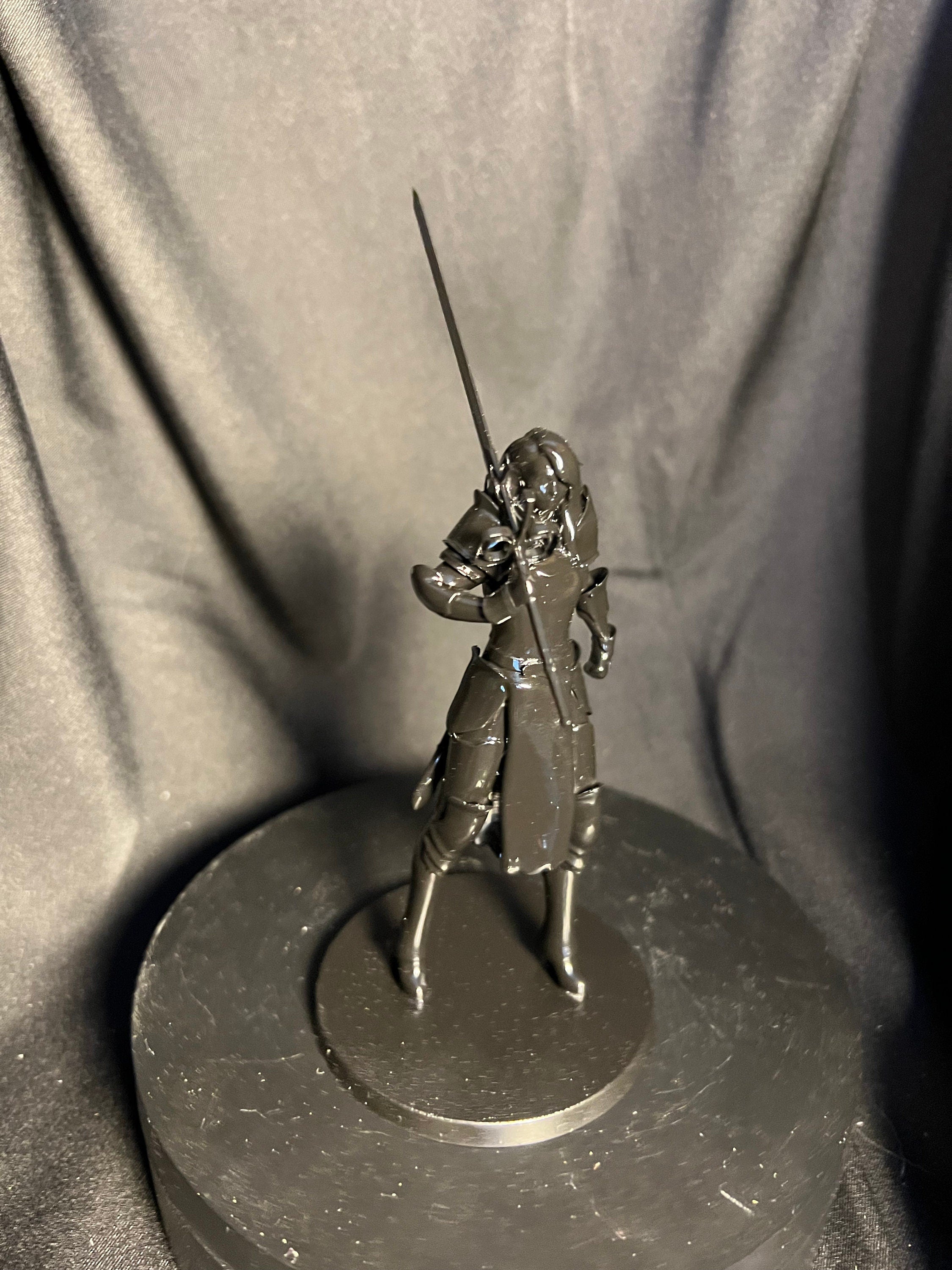 Female Knight Figure / Woman Warrior with a Greatsword