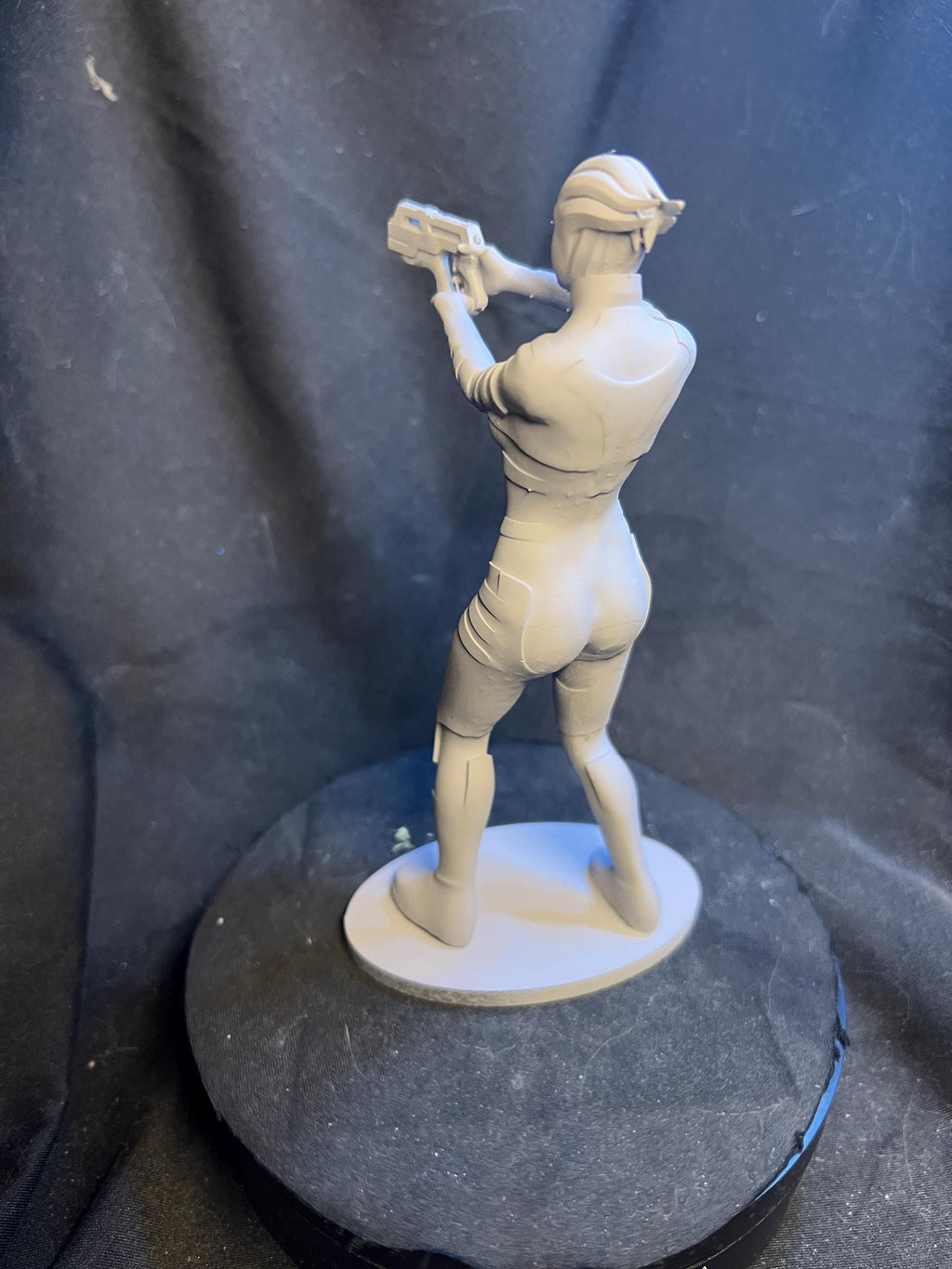 Sleek Alien Warrior Figurine - Unpainted, 6" Tall
