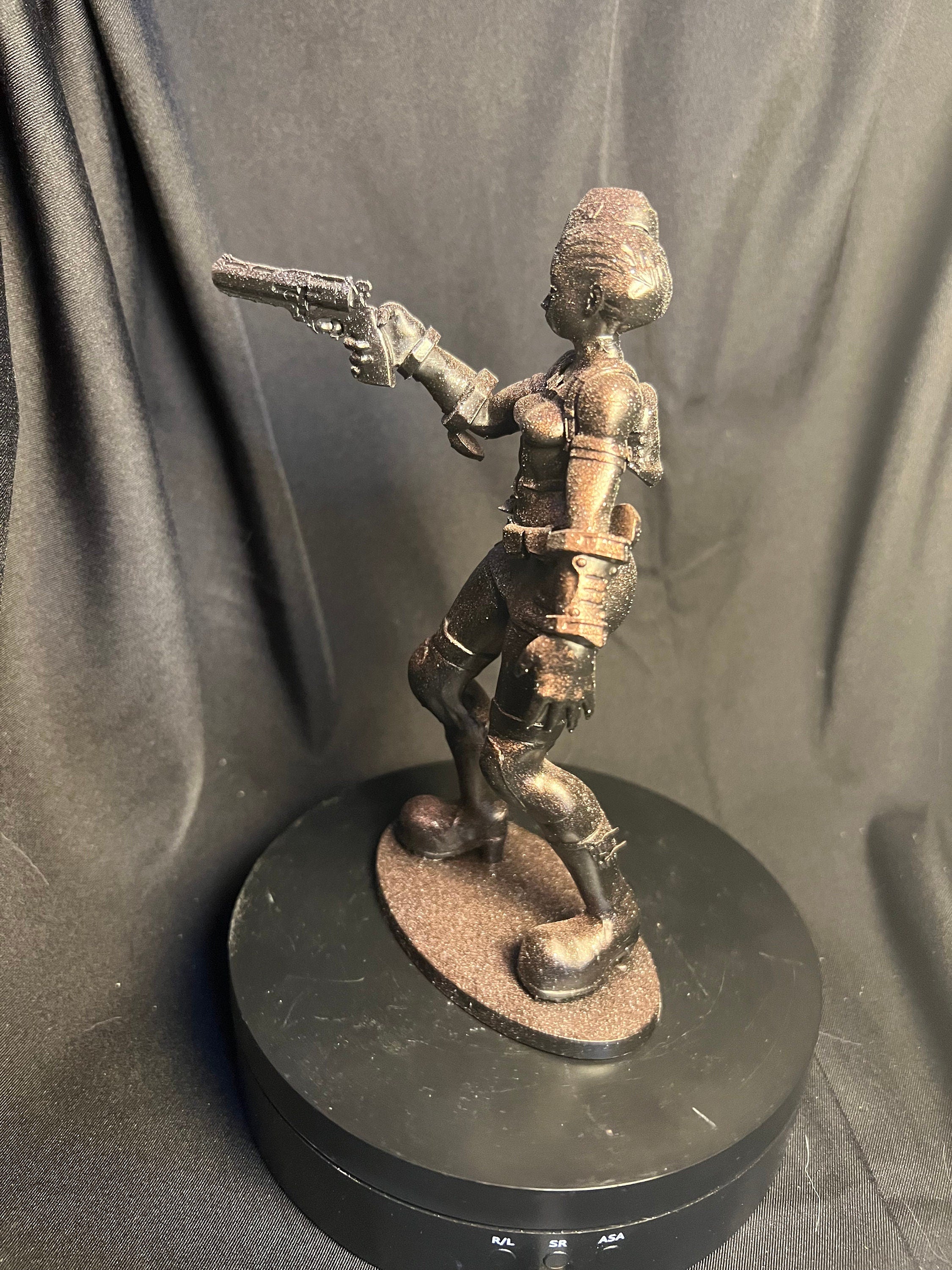 Cammy Police Woman Figure: Gaming Enthusiast Model