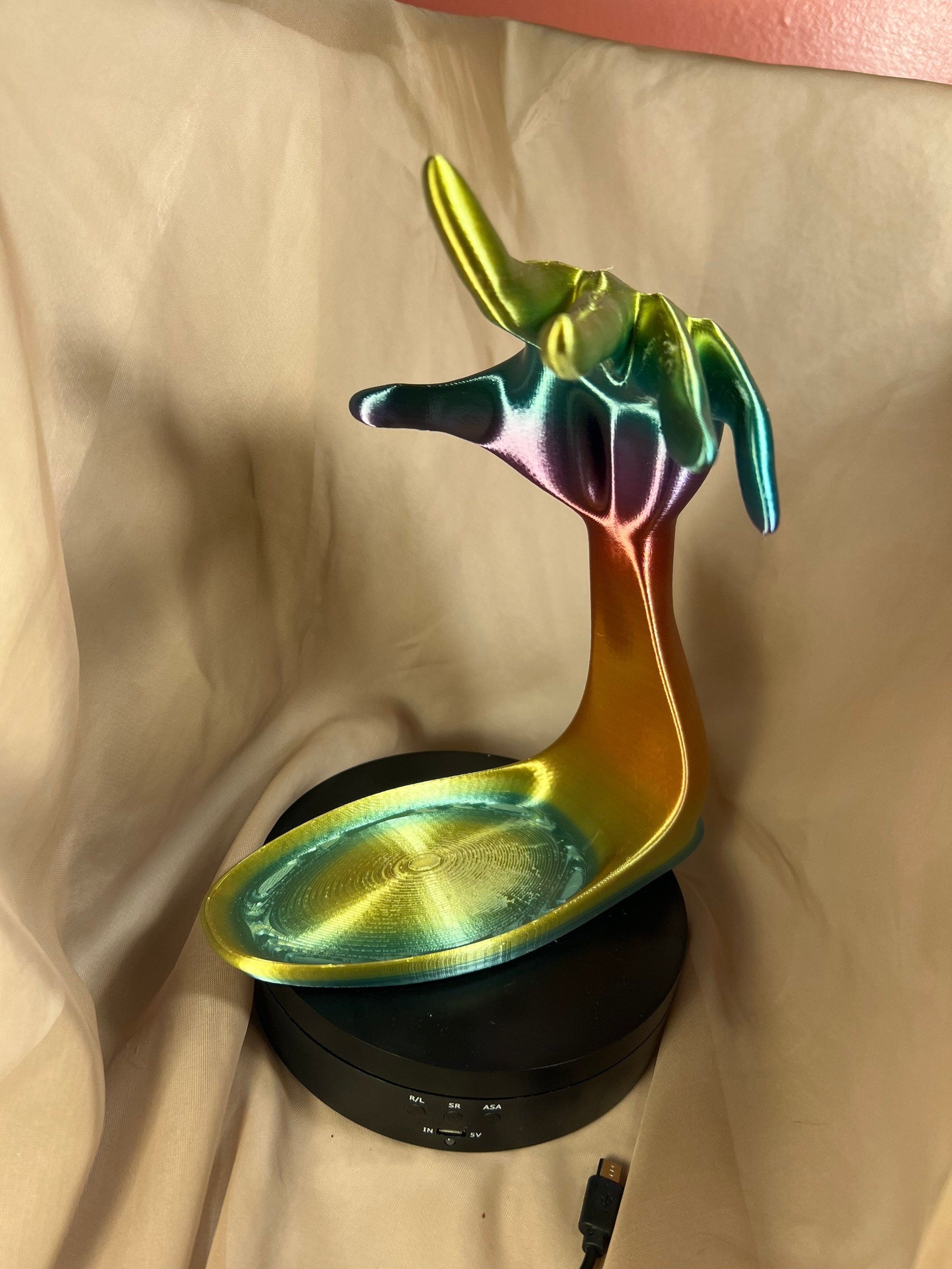Hand shaped jewelry tree