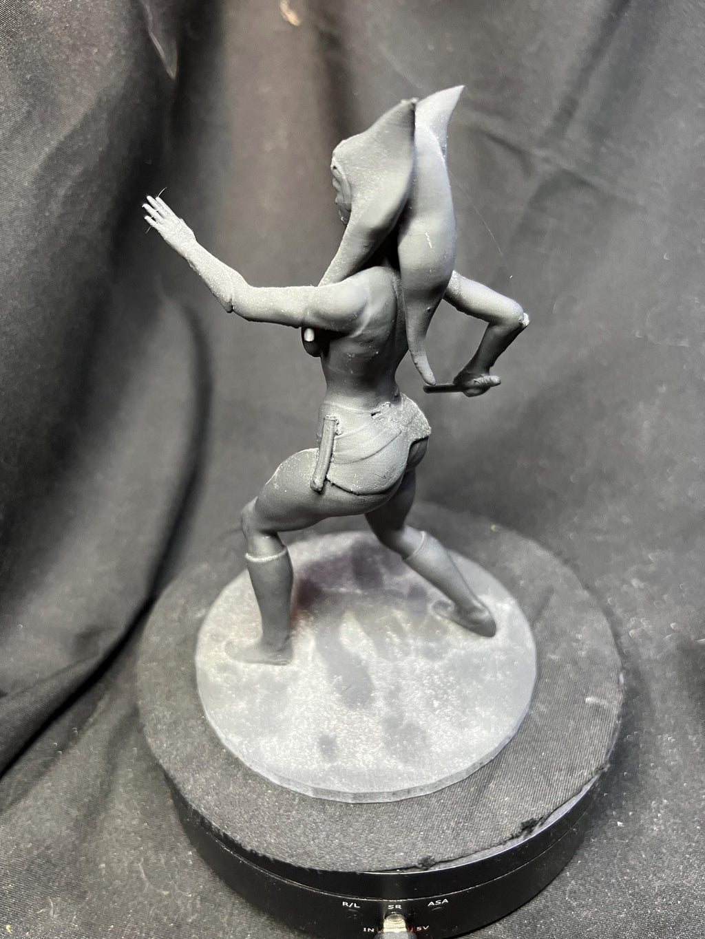 Togruta Warrior Woman with Dual Blades – Fantasy Sci-Fi Collectible Figure