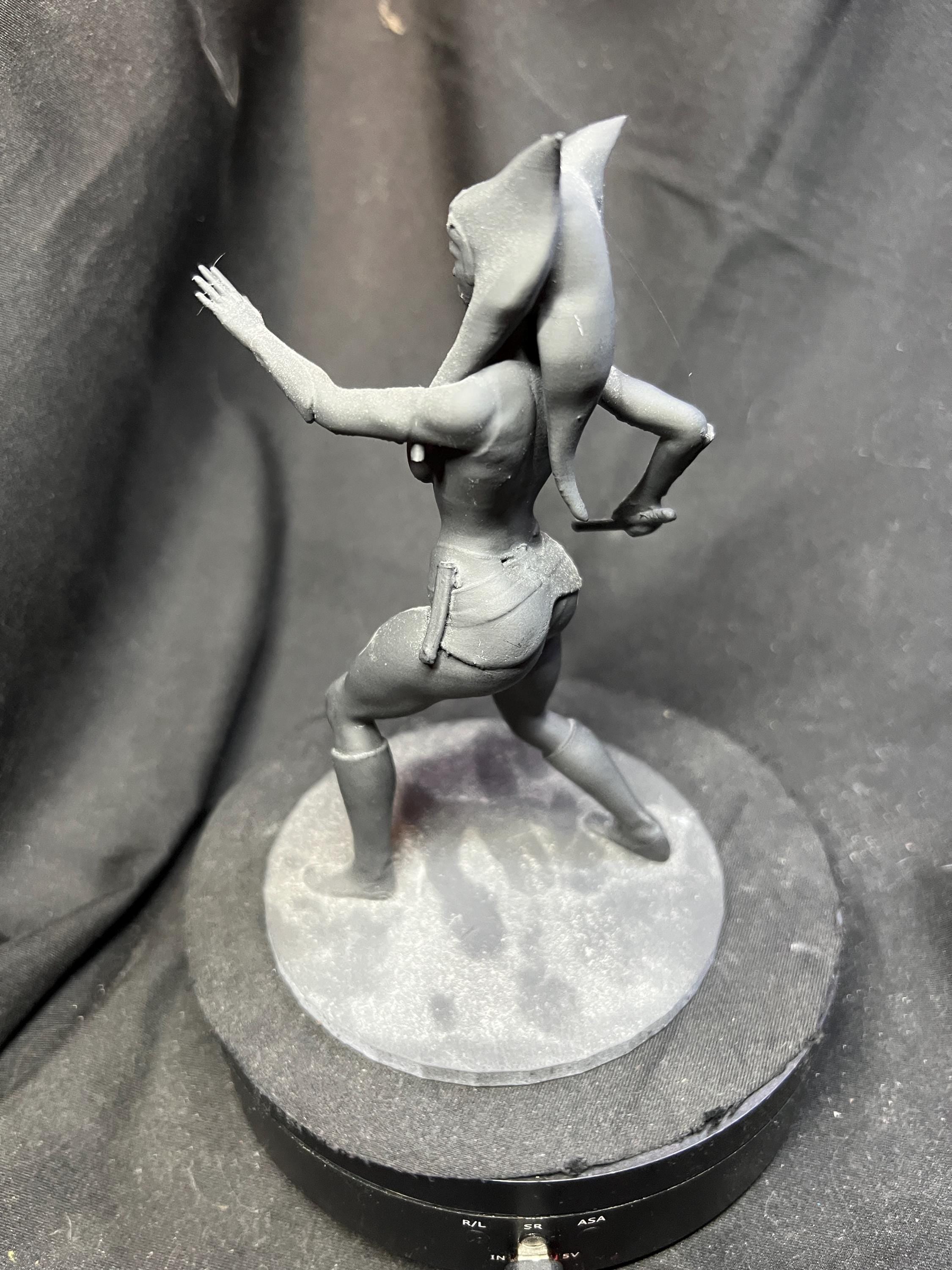 Togruta Warrior Woman with Dual Blades – Fantasy Sci-Fi Collectible Figure