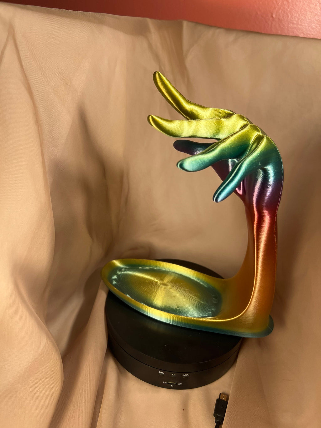 Hand shaped jewelry tree